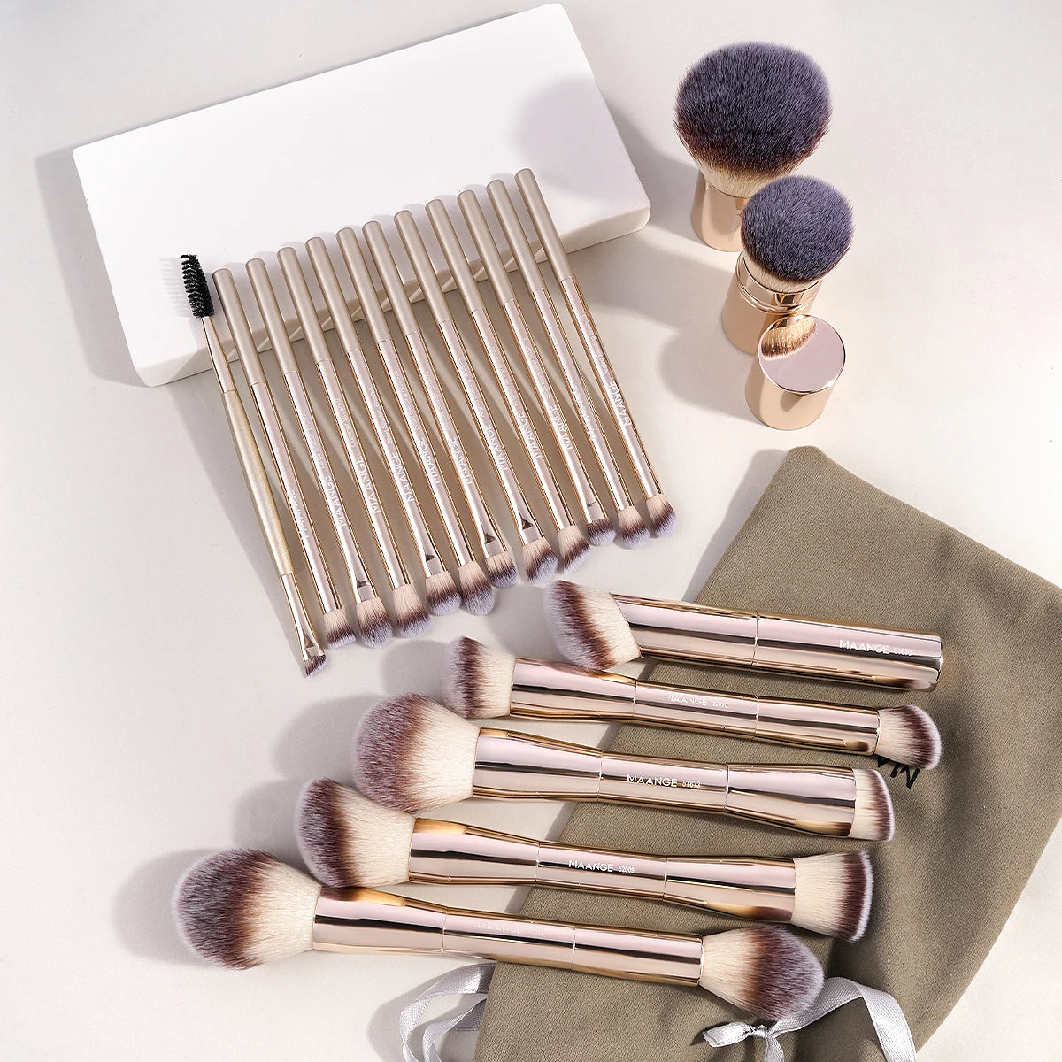 MAANGE 20 Piece Makeup Brush Set.