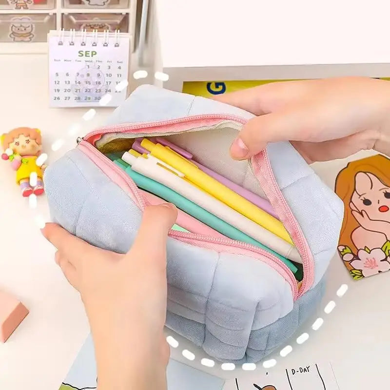 Solid fur cosmetics storage bag- Large capacity zipper makeup organizer